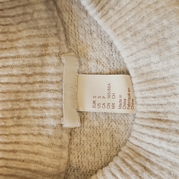 H & M Boucle Sweater with Crane Embroidery - Picture 3 of 4